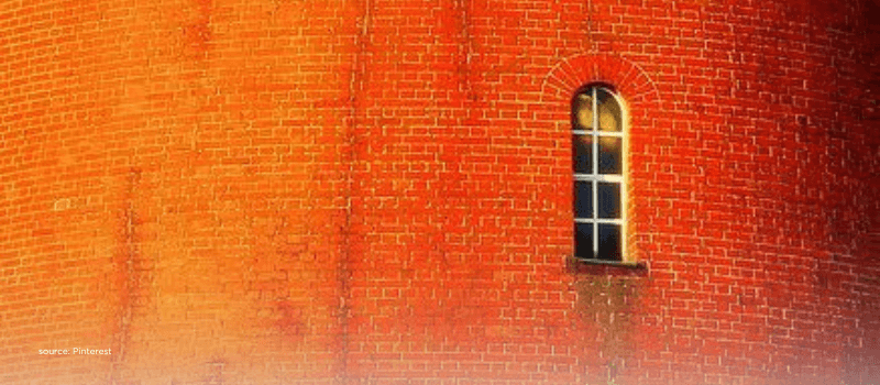Arched window in brick—immigrant founders as pillars of U.S. unicorns.